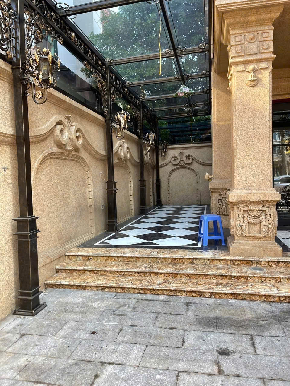 327232792206315896618