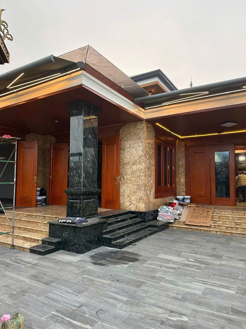 327232792206315896619