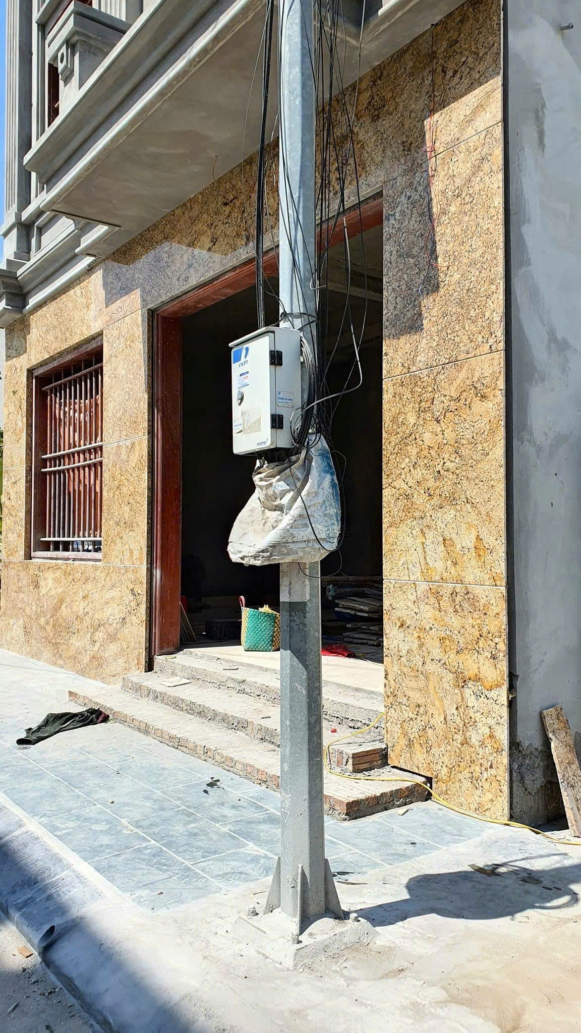 356041803975348704410