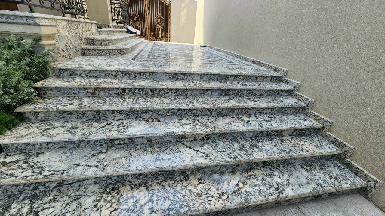 Đá ốp cầu thang Bianco White - Đá granite tự nhiên