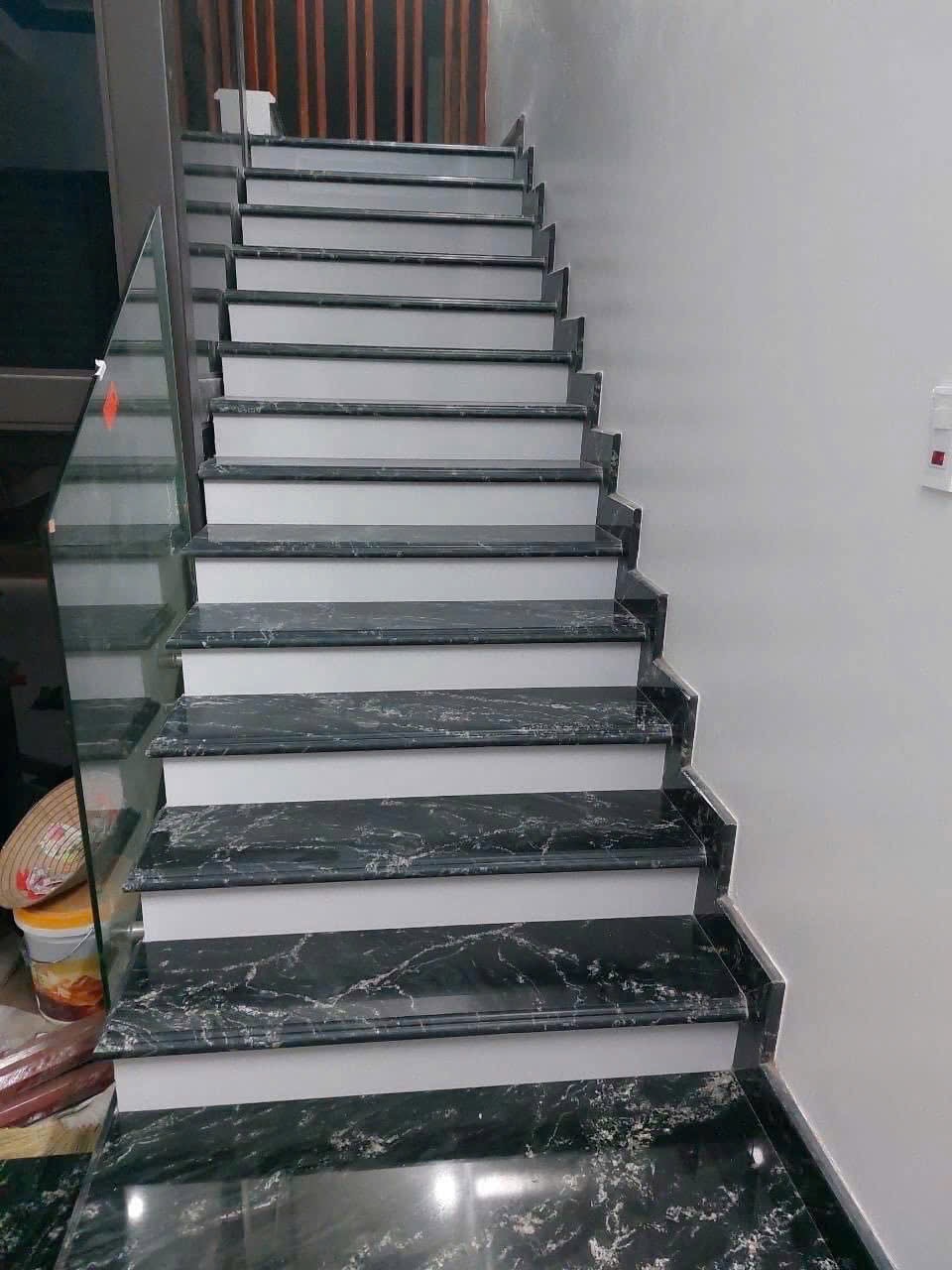 Đá ốp cầu thang Olivia Green - Đá granite tự nhiên