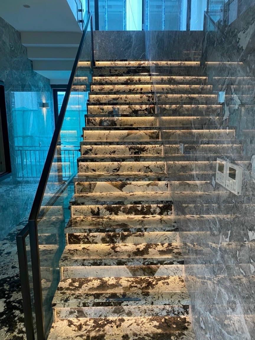 Đá ốp cầu thang Bianco White - Đá granite tự nhiên